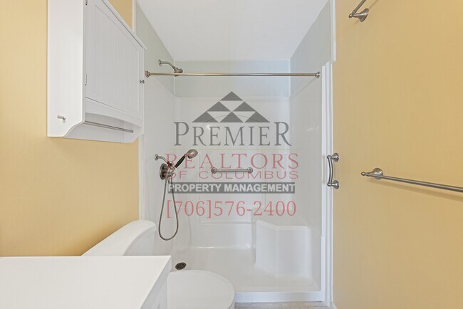 Building Photo - 5100 Sequoia Dr