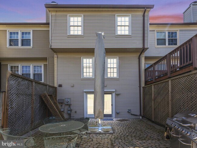 Building Photo - 8638 Dellway Ln