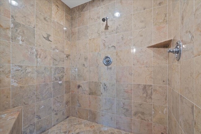 Building Photo - Fabulous Highrise Condo with Stripe Views!