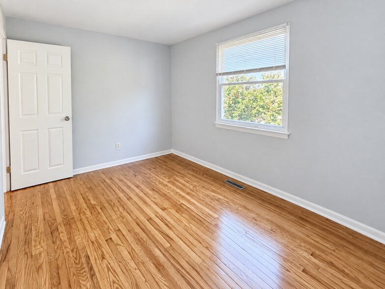 Building Photo - 727 W Emaus Ave