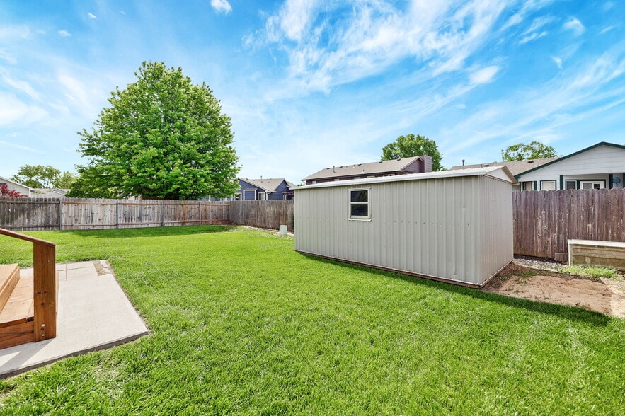 Building Photo - 10001 W Chartwell Cir