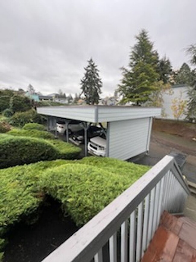 Building Photo - Top floor water front Steilacoom 1 bedroom...