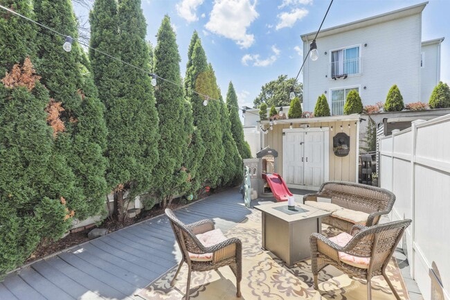 Building Photo - 7 Whitman Ave