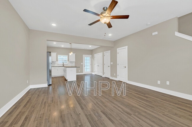 Building Photo - 127 Dry Creek Commons Dr