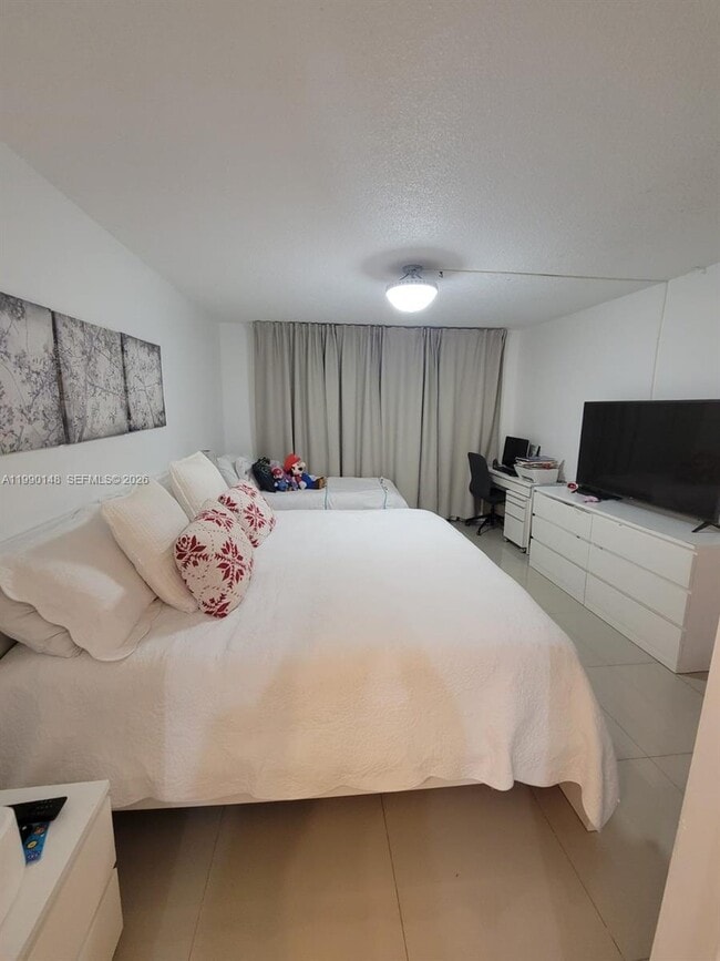 Building Photo - 1825 S Ocean Dr