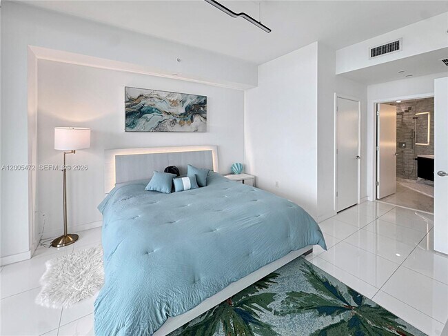 Building Photo - 851 NE 1st Ave