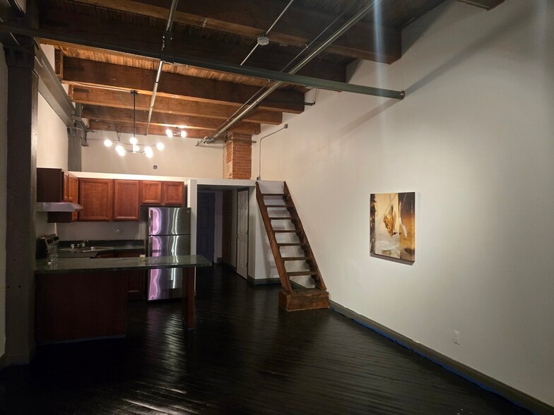 Building Photo - 743 Beaubien St