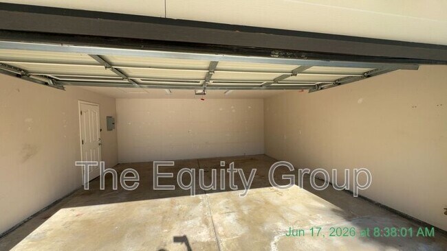Building Photo - 1827 E Cambridge Ct