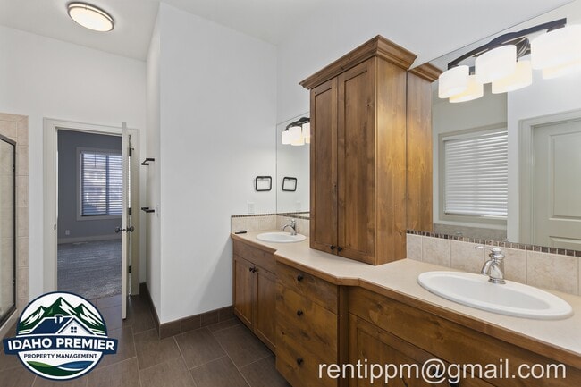 Building Photo - 3103 E Tybalt Ct