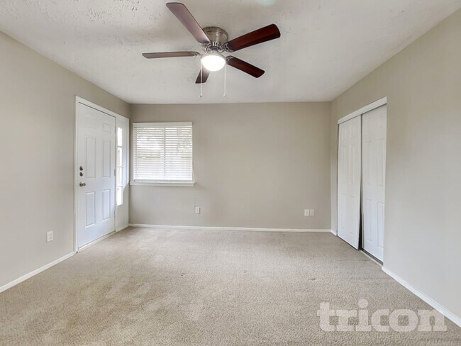 Building Photo - 4601 Greenwood Dr