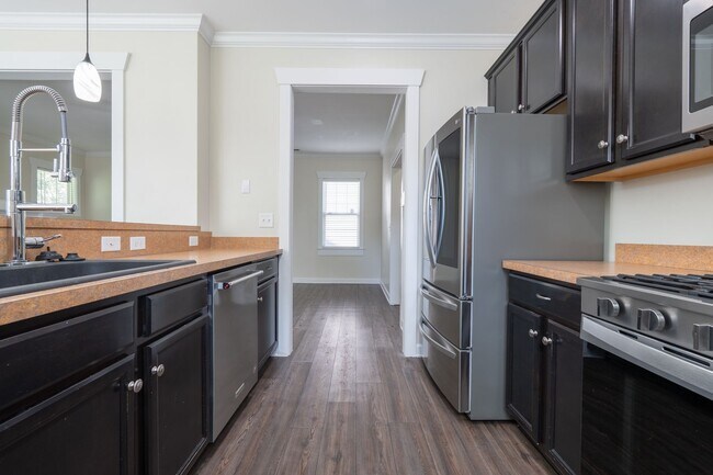Building Photo - MOVE IN READY 3 Bedroom in the Heart of Western Branch!