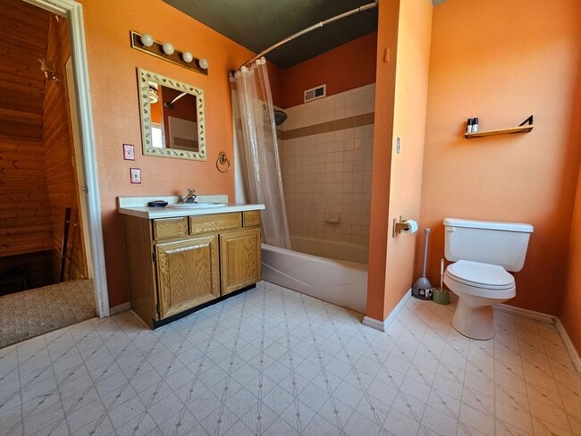 Building Photo - Three Bedroom Home with Spacious Yard