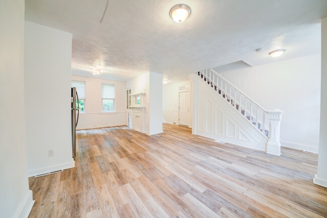 Building Photo - 32 Penelope St