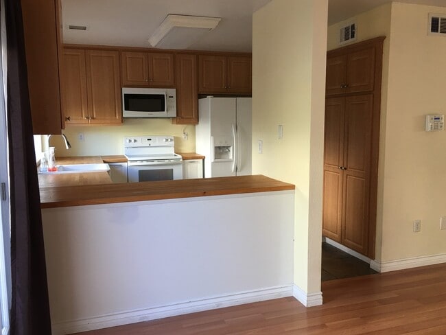 Building Photo - Four Bedroom Two Story Townhome in La Mesa!!!