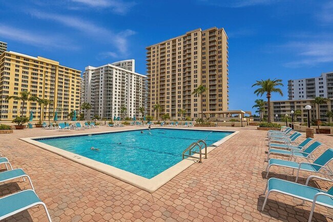 Building Photo - 1865 S Ocean Dr