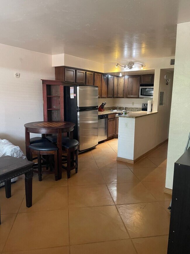 Building Photo - Pre-Leasing for August 1st!! Lovely 3 Bedroom Condo!! Close to the University of Arizona!! Perfec...