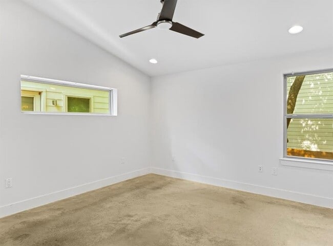 Building Photo - 1609 J J Seabrook Dr