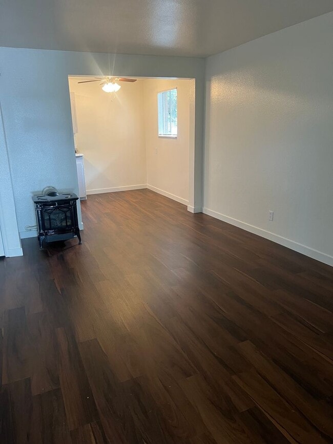 Building Photo - Cozy 1 Bed 1 Bath Downtown Renton !