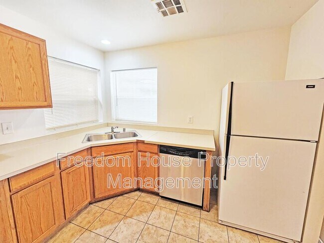 Building Photo - 2341 E Calvada Blvd