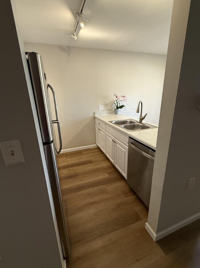 Building Photo - 1bd/1ba condo on 1st floor with pool access