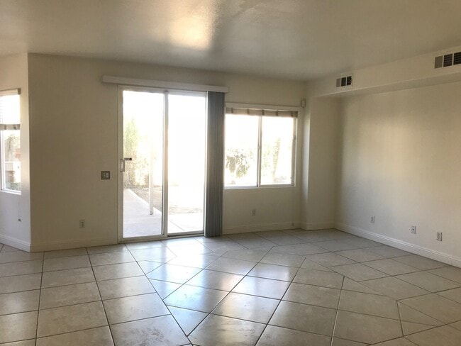 Building Photo - Nice House 5 beds 3.5 bath for lease in Ea...