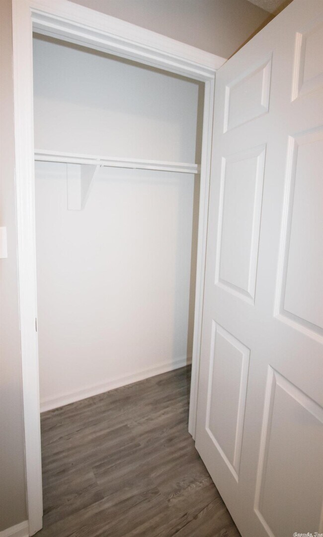 Building Photo - 1800 Labette Manor Dr