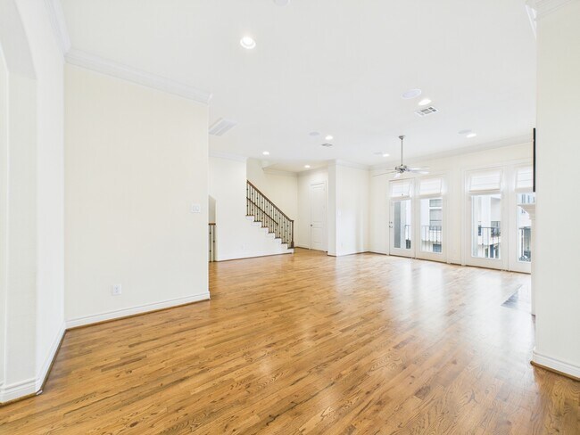 Building Photo - 11025 Sherwood Grv
