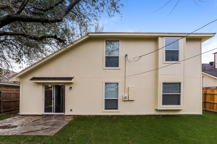 Building Photo - 5320 Rowcrop Dr