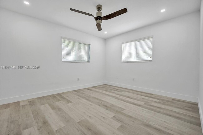 Building Photo - 1401 NE 152nd St