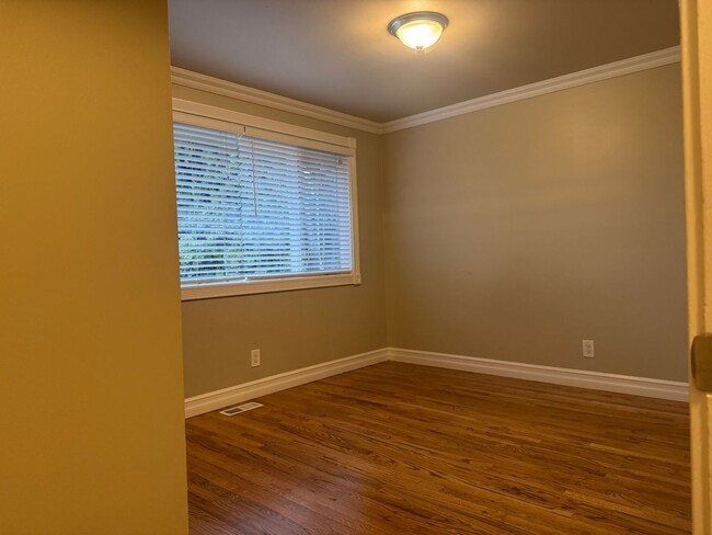 Building Photo - Cozy 3 bedroom 1.75 bath in Renton near Re...