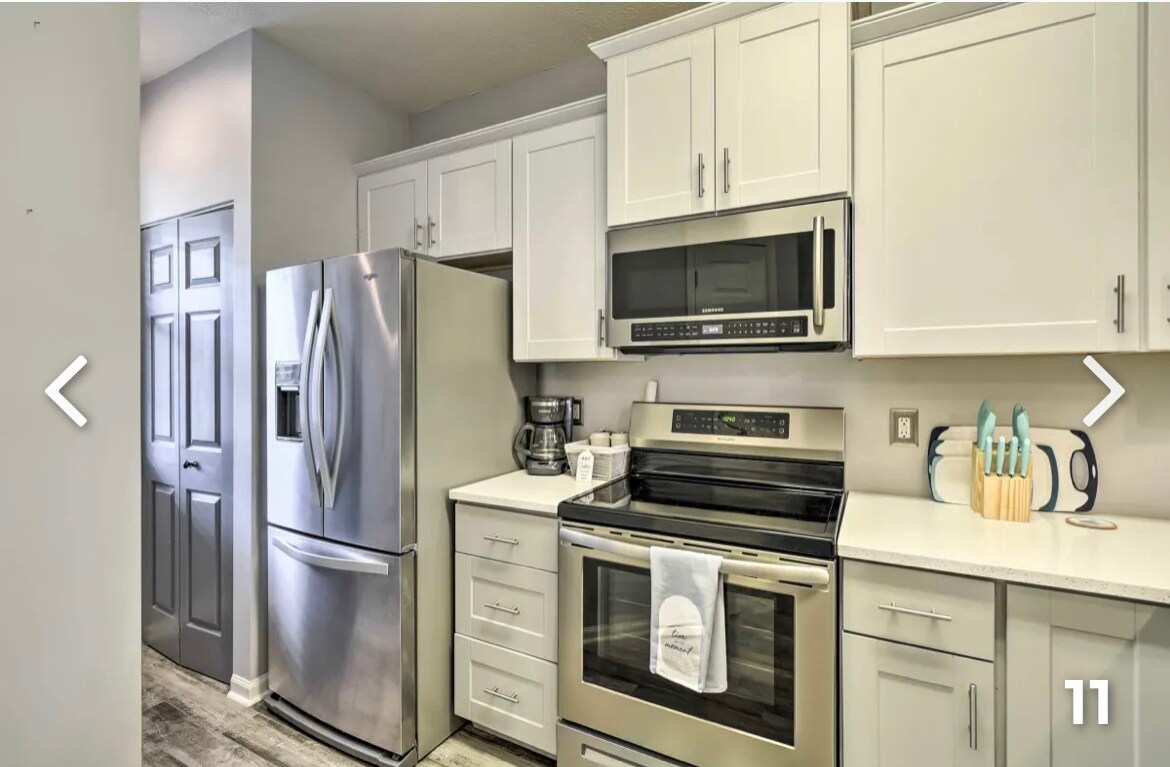 Building Photo - 654 River Oaks Dr