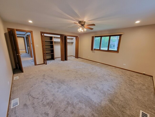 Building Photo - 3483 S Shore Dr