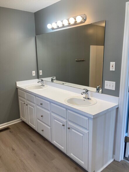 Building Photo - 411 Black Ave