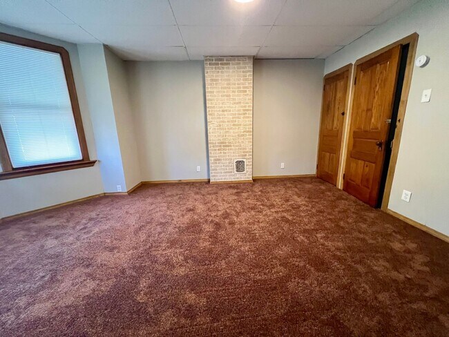 Building Photo - 502 Buttonwood St