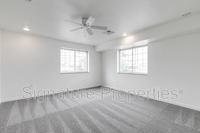 Building Photo - 2312 W Cary St