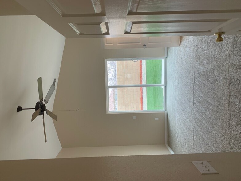 Building Photo - 9219 Canyon View Ave