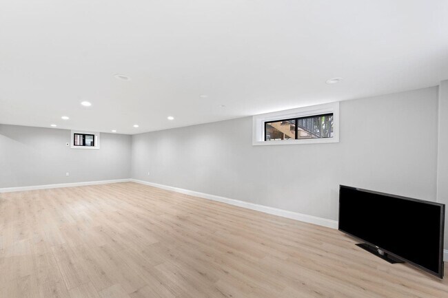 Building Photo - 15 Barnes Dr