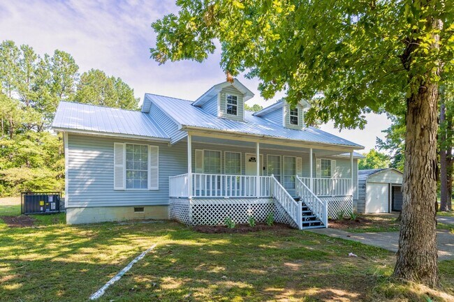 Building Photo - Stylish, Spacious & Updated! Don’t Miss Th...