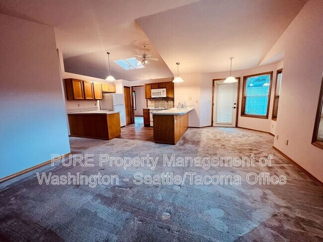 Building Photo - 2913 Briar Lea Loop SE