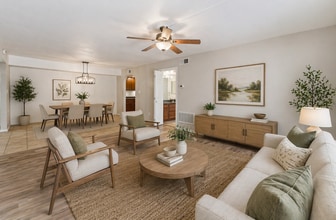 Building Photo - Prime Scottsdale Living | 2 Master Suites + Private Patio Retreat