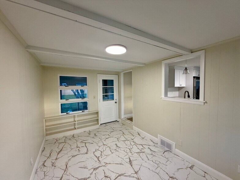 Building Photo - 160 Plantation Dr