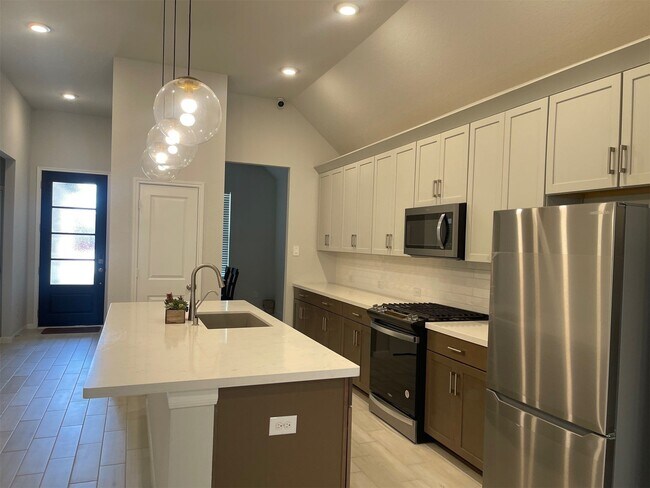 Building Photo - 12614 White Pelican Ct