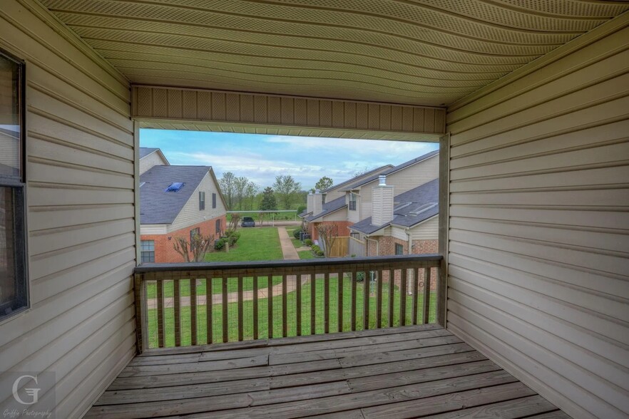 Building Photo - 3636 Greenacres Place Dr
