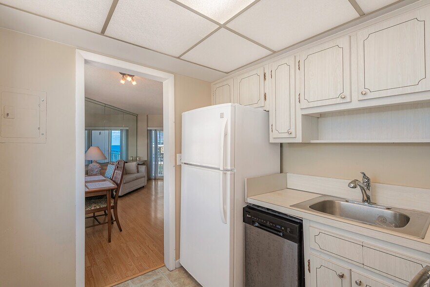 Building Photo - 710 N Ocean Blvd