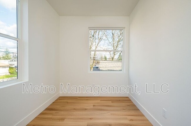 Building Photo - 12096 SE Market St