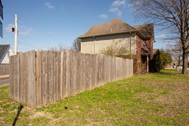 Building Photo - Beautiful 3-Bedroom Home in Cordova-Modern...