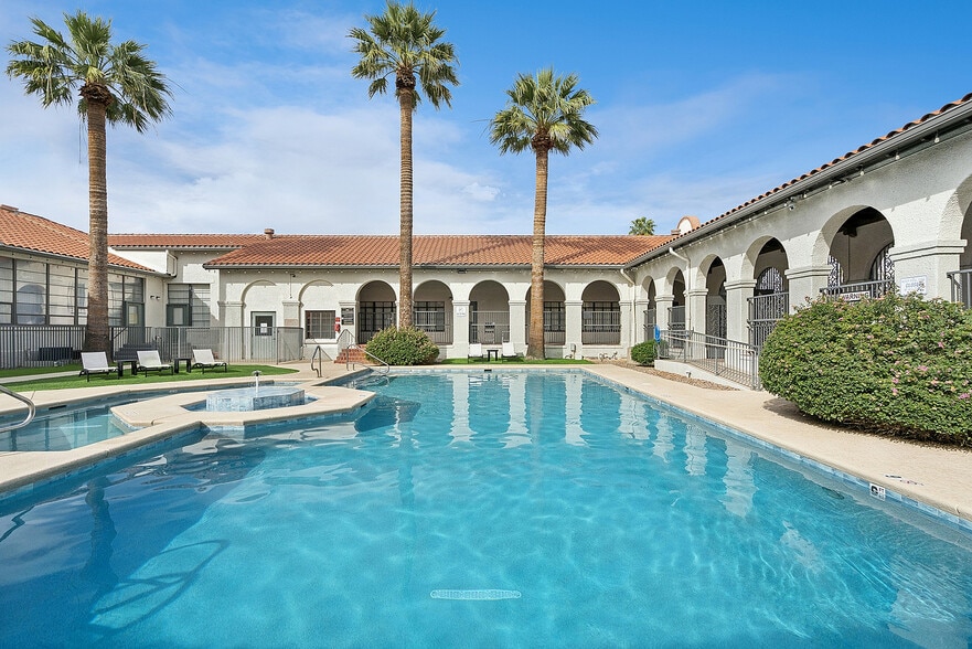 Building Photo - Campus Crossings at University Heights