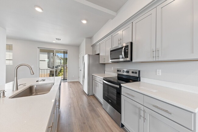 Building Photo - Newly Constructed 3 bedroom, 2.5 Bathroom home with luxury finishes!