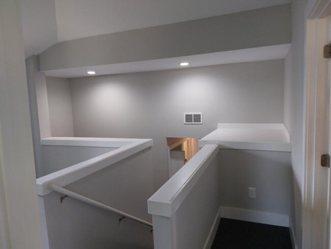 Building Photo - 2866 Baylis Dr