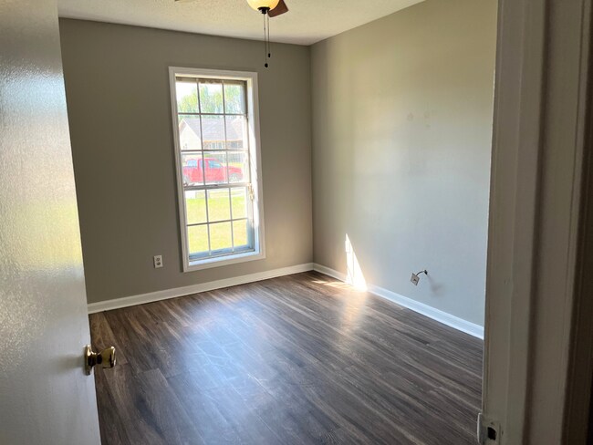 Building Photo - 6959 Tulip Trail Dr